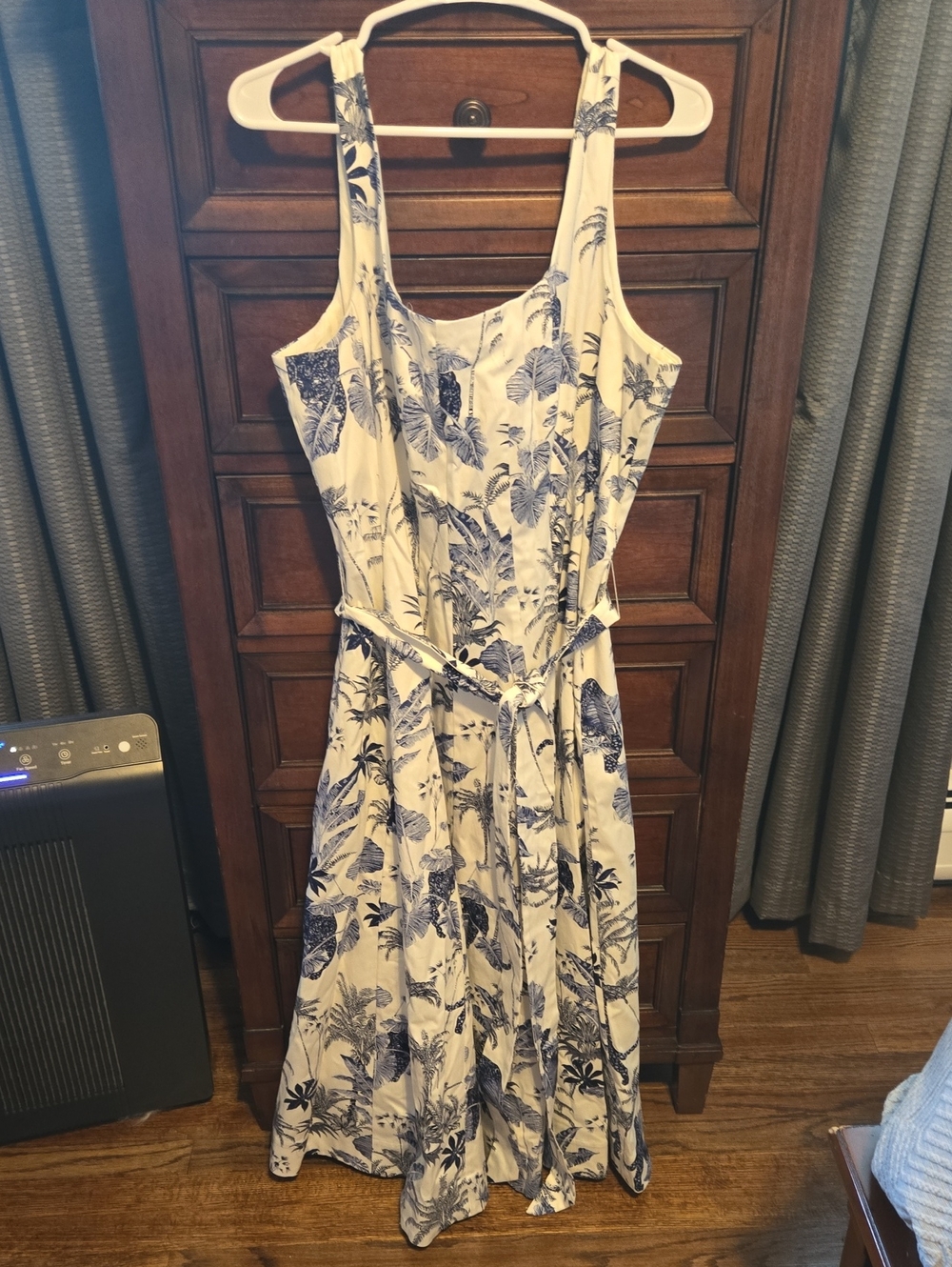 NWT Anne Klein Sleeveless White and Navy Floral Maxi Dress with Waist Tie